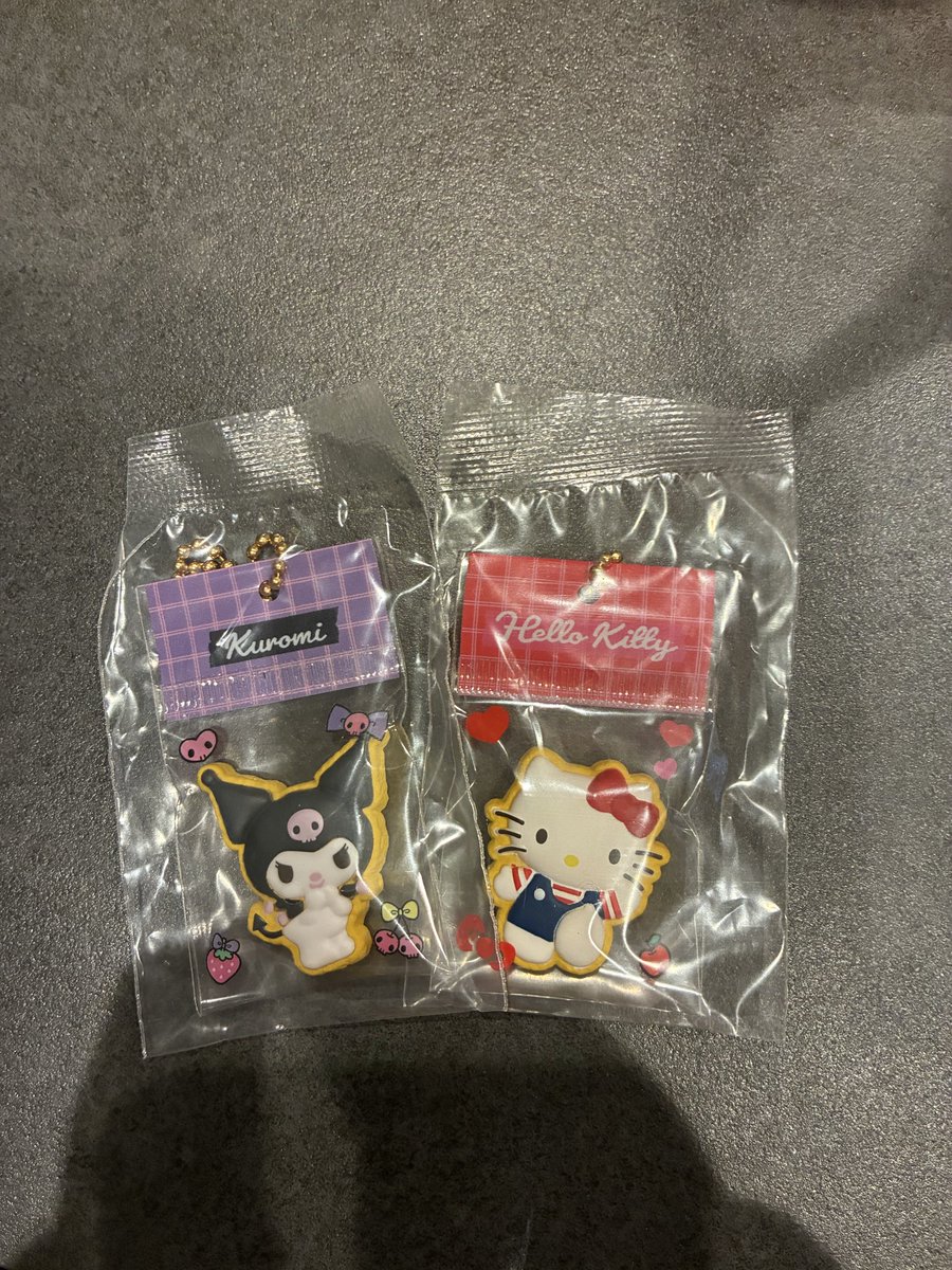 HnadFv's tweet photo. 【交換】
サンリオキャラクターズ 手作りおやつチャーム アイシングクッキー＆パッケージ

譲:キティ、クロミ
求:ポチャッコ＞ポムポムプリン

郵送での交換希望です。
検索からもお待ちしております🙆‍♀️ https://t.co/C3qGBzi7sz