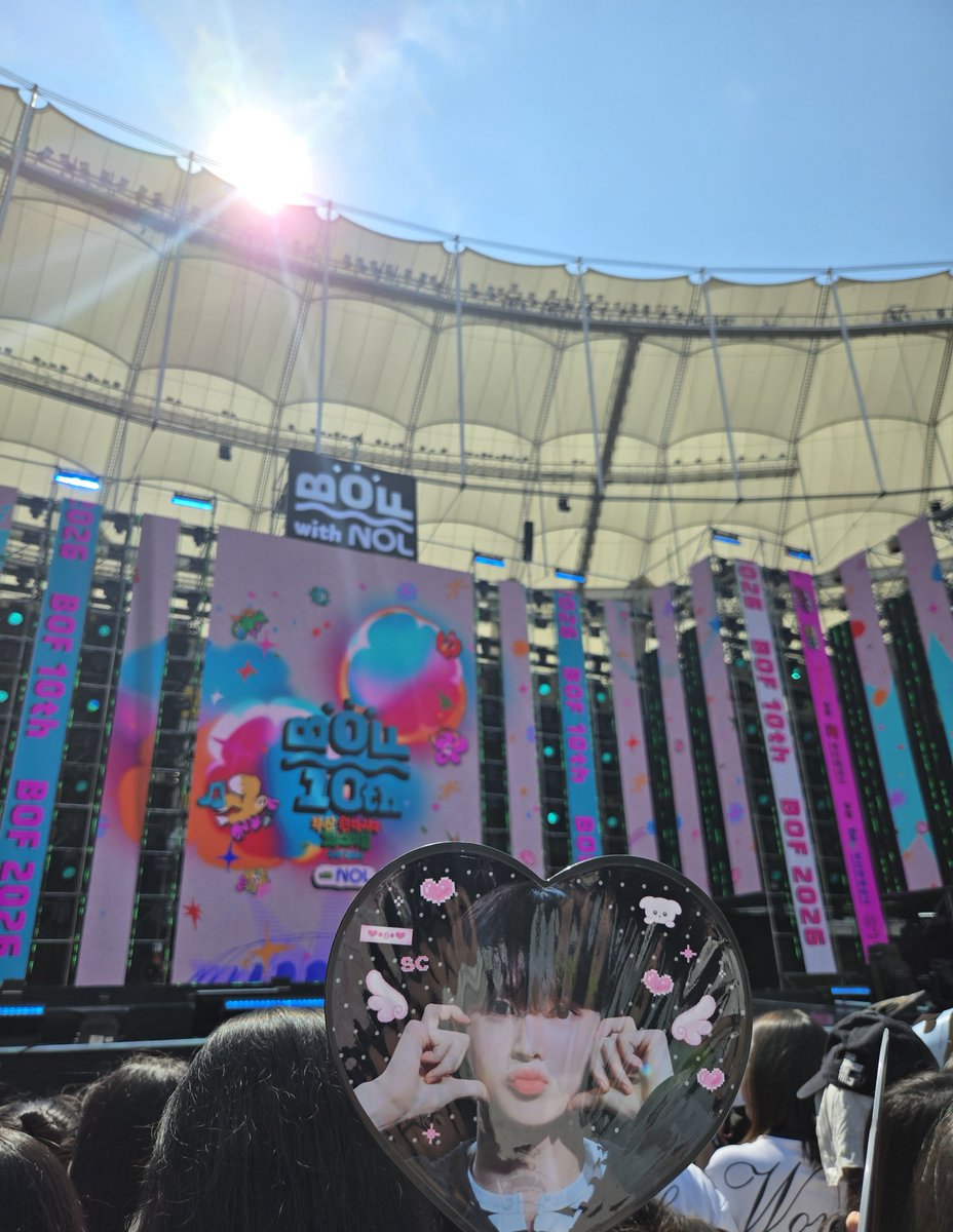 oon__ye1's tweet photo. 2주동안 라이즈 따라다니기 너무 힘들었어요 비 맞으면서 다니기 힘들다 마케페는 멀어서 사진도 없음 웃기당.... https://t.co/EEk3Y31F39