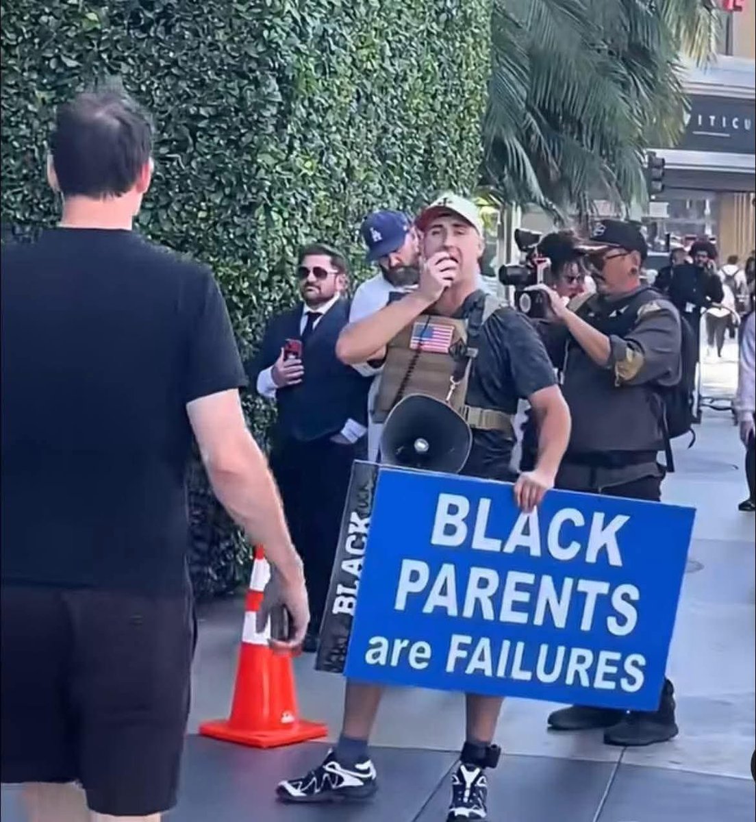 Jane_Doe82's tweet photo. Saying black parents are failures while wearing an ankle monitor is crazy work 🤣🤣🤣🤣 https://t.co/94J02MN1rh