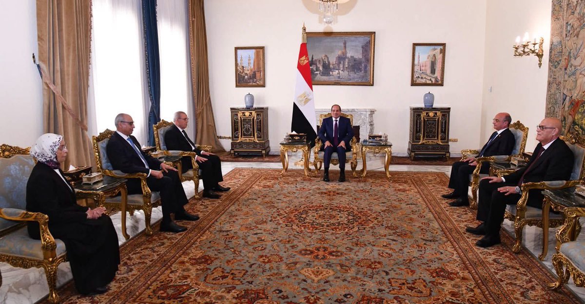 NyabaEdarya's tweet photo. النيابة الإدارية 
مركز الإعلام والرصد

أدت معالي المستشارة/ هدى عيسى، صباح اليوم الثلاثاء الموافق ٣٠ / ٦ / ٢٠٢٦، اليمين أمام فخامة السيد الرئيس/ عبد الفتاح السيسي - رئيس الجمهورية؛ بمناسبة صدور القرار الجمهوري رقم ٢٧٥ لسنة ٢٠٢٦، بتعيين سيادتها رئيسًا لهيئة النيابة الإدارية https://t.co/ZlMjwkcKMV