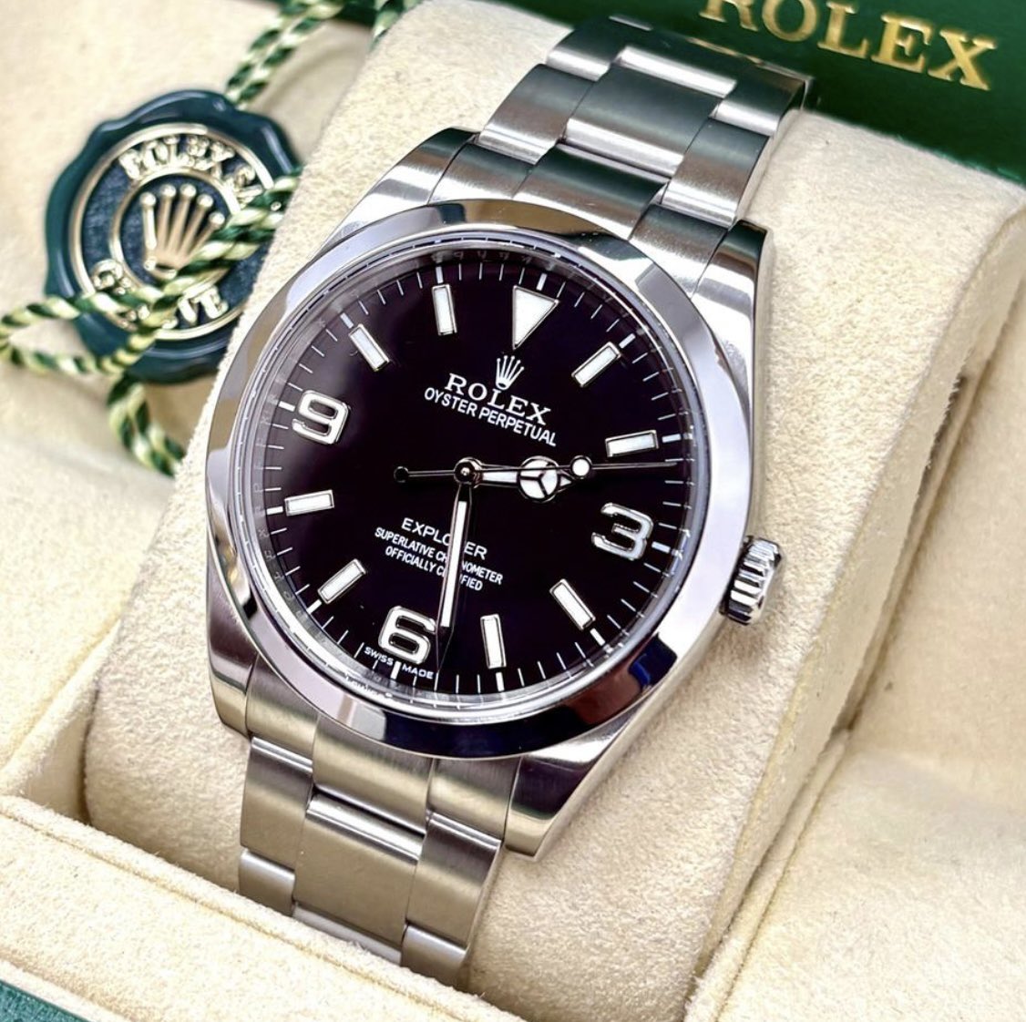 Lucawilosn's tweet photo. Is the Explorer the perfect entry level Rolex to start your ad journey? https://t.co/57grTnKo1H