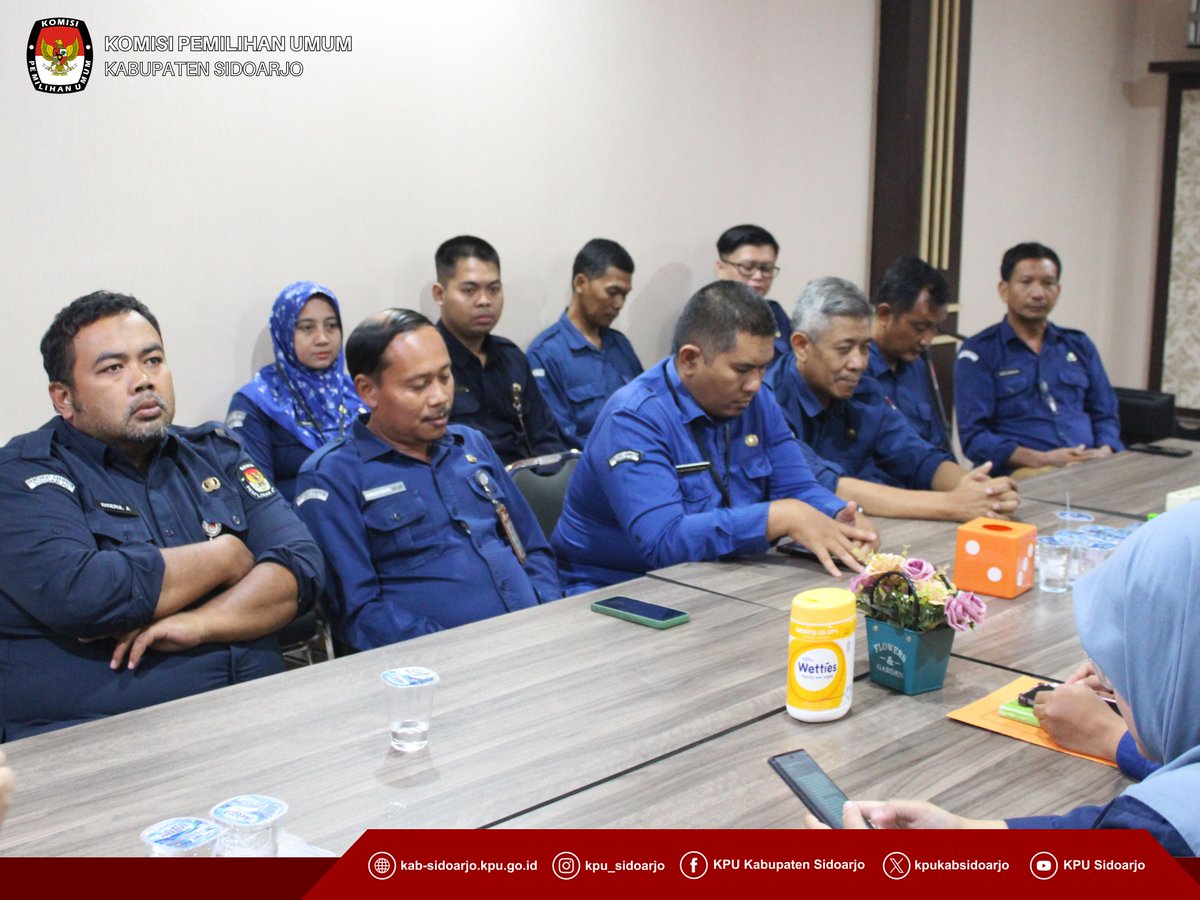 kpukabsidoarjo's tweet photo. Halo #TemanPemilih π
Menutup #SelasaCeria, Komisi Pemilihan Umum Kabupaten Sidoarjo (KPU Sidoarjo) melaksanakan Rapat Internal pada Selasa, 30 Juni 2026, bertempat di Ruang Media Center KPU Kabupaten Sidoarjo.
Rapat dipimpin oleh Sekretaris KPU Kabupaten Sidoarjo, Prahastiwi https://t.co/OQbnT5mBmC