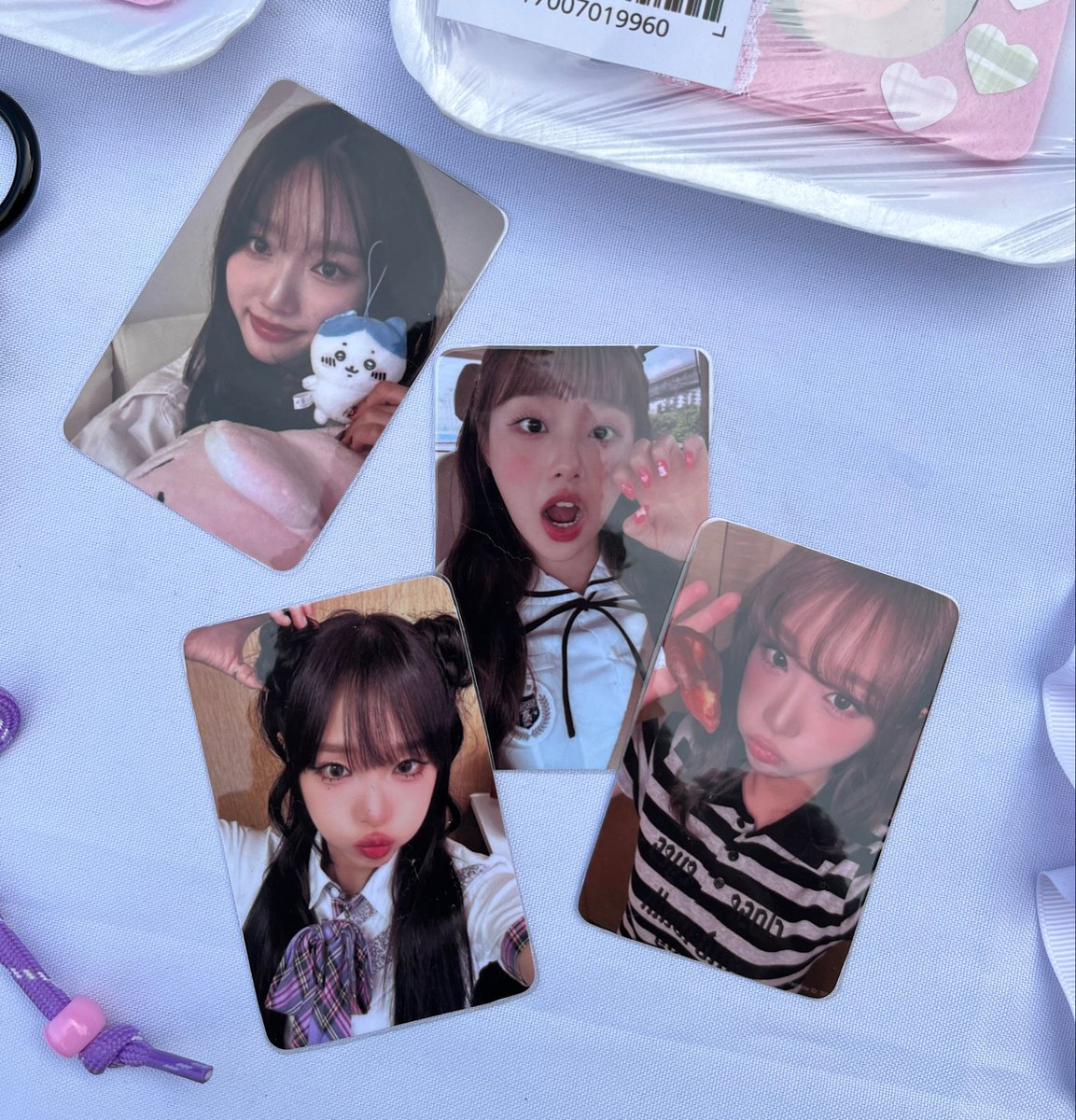 96jwv's tweet photo. não sei se isso vai chegar em muitas pessoas, mas vou levar photocards e chaveirinhos de pacotinho pra vender na fila da blood saga! <3 https://t.co/HlzAHOk2l8