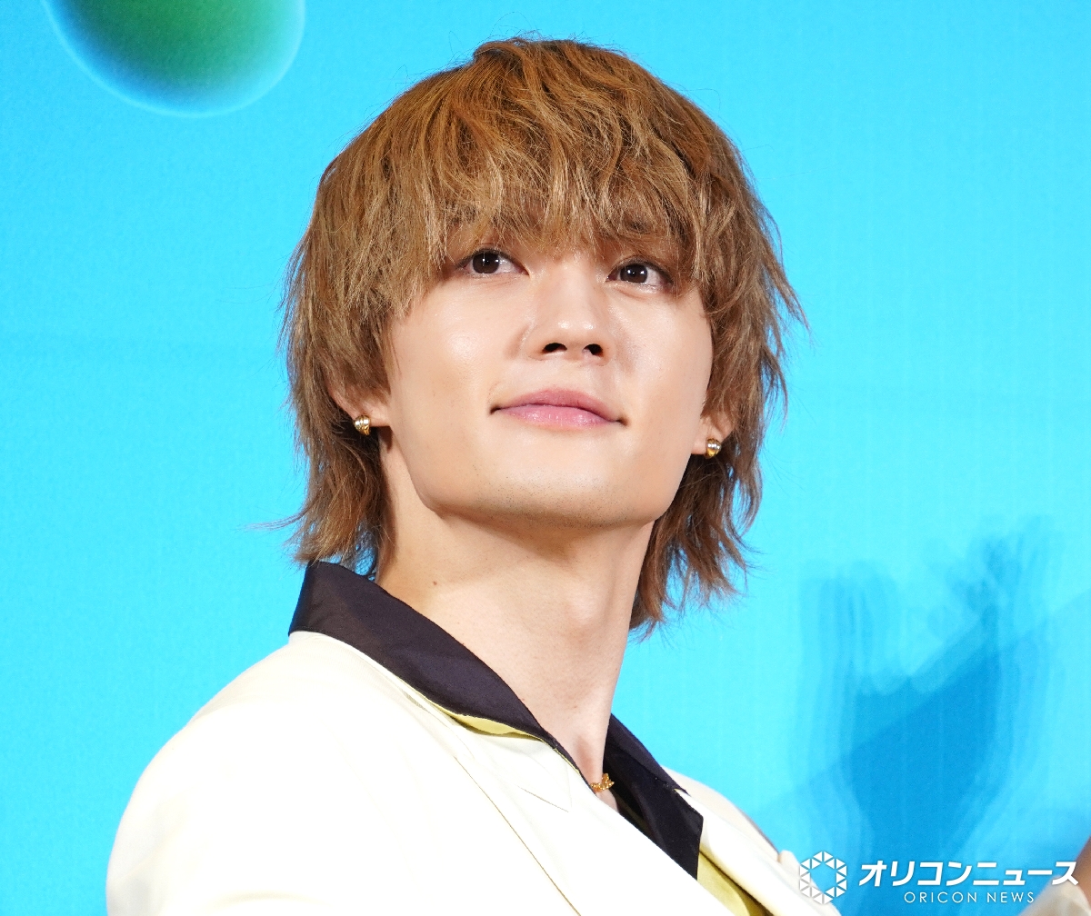oricon's tweet photo. M!LK・佐野勇斗、
円満の秘けつは“週1深夜会議”　

最年少・曽野舜太とは「めっちゃタメ口」
https://t.co/rT4XZ9yeCo https://t.co/iOrojhVXH3