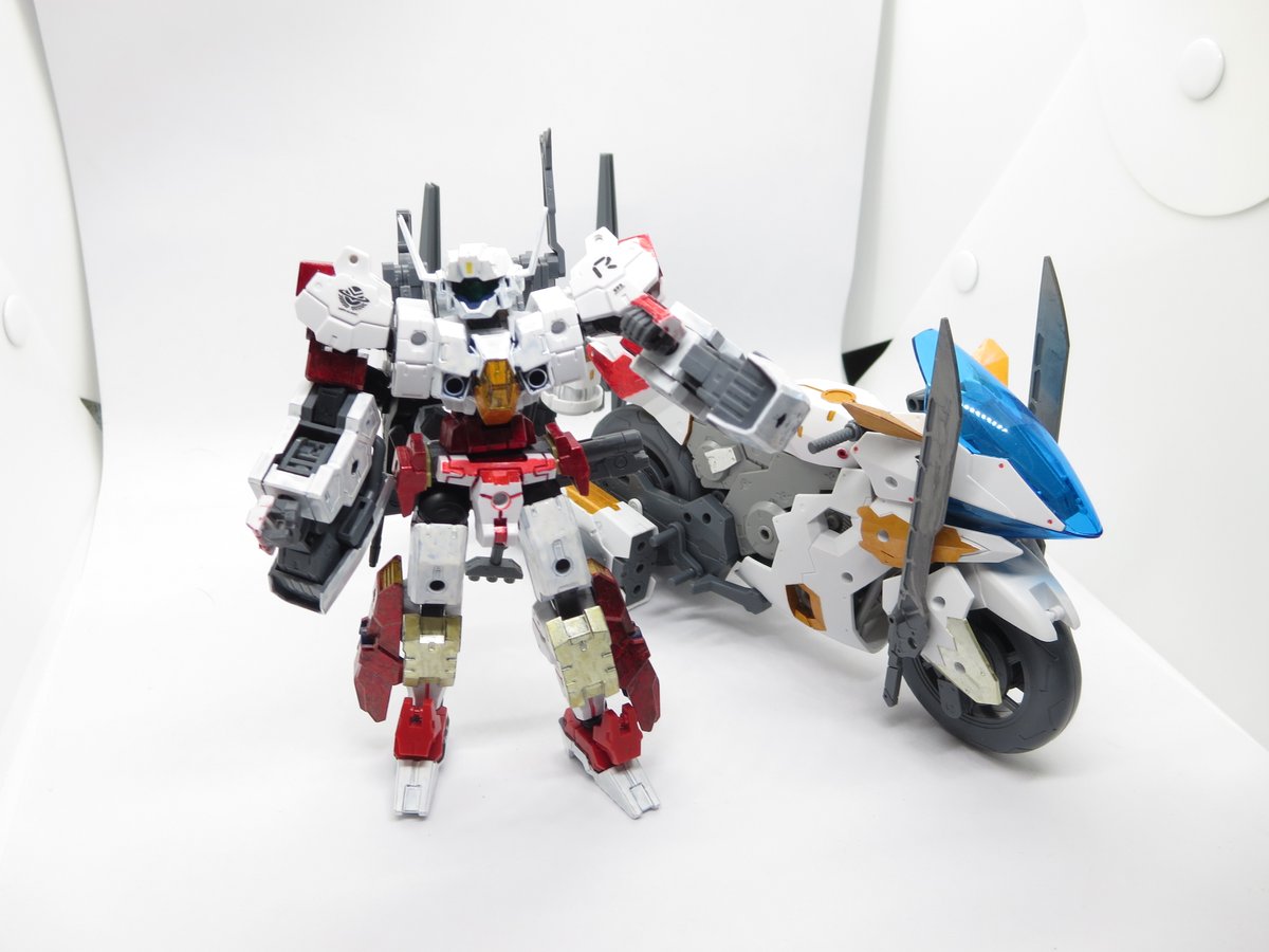 4GxDkjbLxwWeJKW's tweet photo. #30MMCM2026
#30MMEF

『ラビオット・ウォルスリッター』

Cエリアを駆け巡る、R623部隊所属のラビオット。
専用ビークル『ブレイブバイク・メガダッシュ』に乗り、今日もオフロードの戦場を走る。

名前の意味はドイツ語で「狼騎士(Wolfsritter)」

(1/5) https://t.co/WZZs7q0EhK