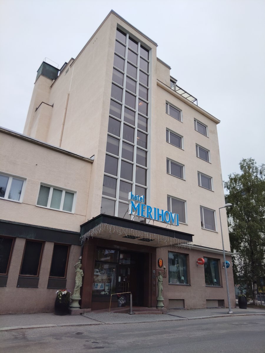 JuuHeikki's tweet photo. Meri-Lapin reissu 26.-30.6.2026! Myös UKK:n suosikkimajapaikka vuosien vuosien ajan, hotelli Merihovi Kemissä. Paavo Tynellin upeita valaisimia ravintolasalissa! #Kemi #MeriLappi https://t.co/w4vB6ATArb