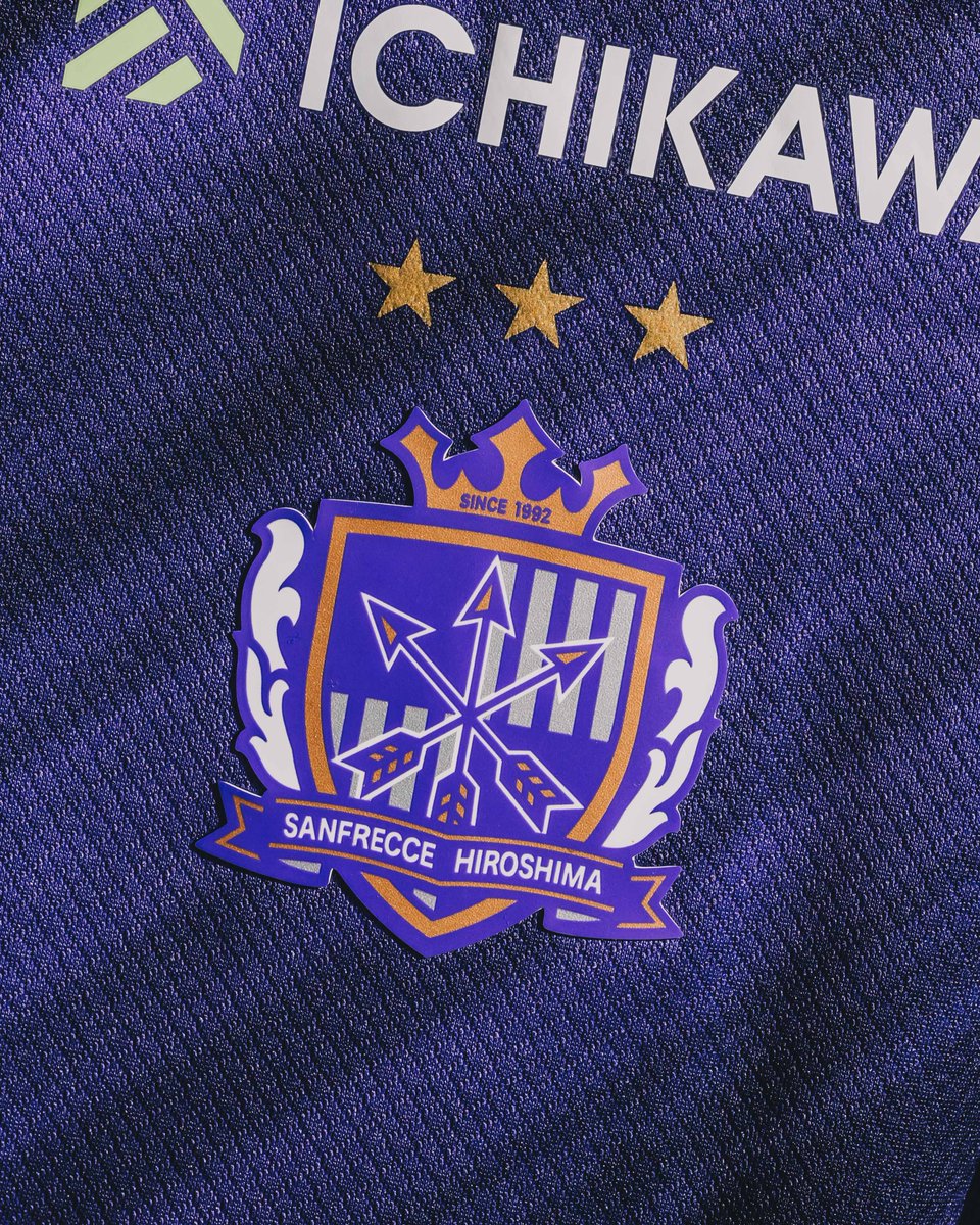 sanfrecceREGINA's tweet photo. エンブレムの上には3つ目の星⭐️⭐️🌟
裾には皇后杯覇者の証であるバッジがつきました🙌

#サンフレッチェ広島レジーナ https://t.co/epihRVYPE4