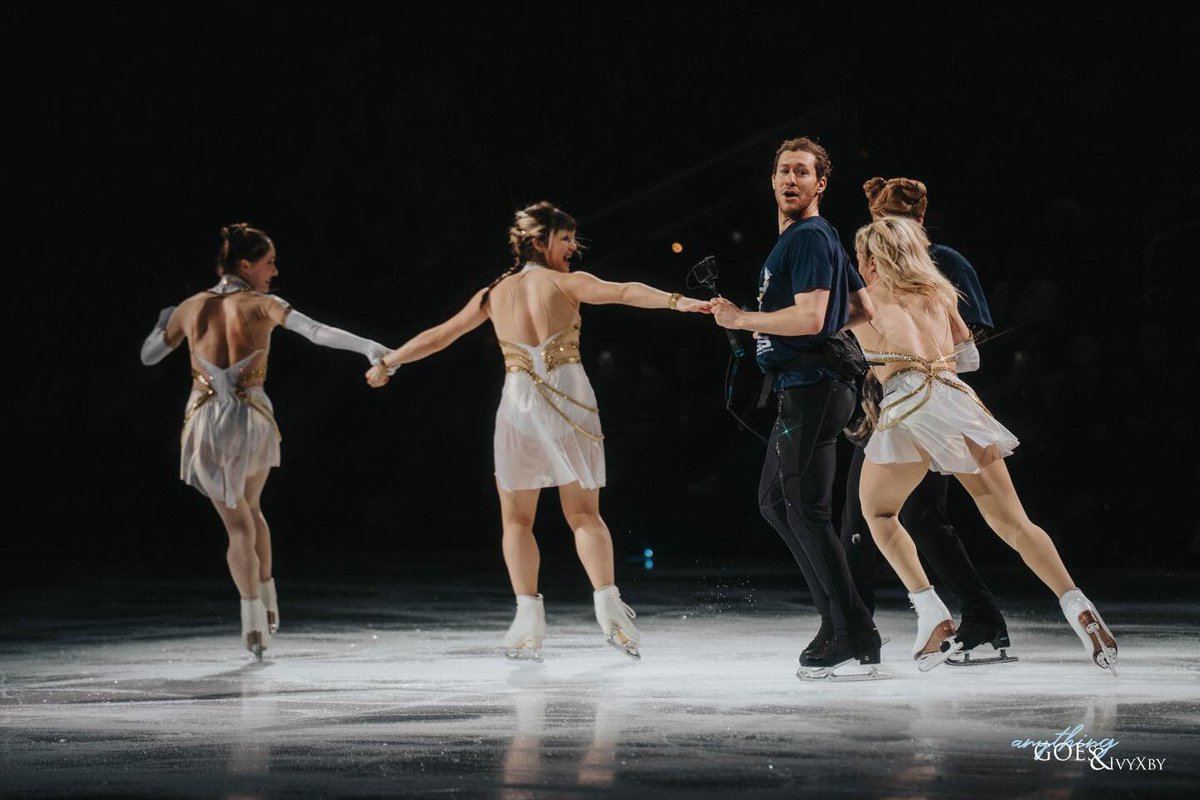 AlysaLiu885's tweet photo. New photos with Jason Brown and the Blade Angels: Alysa Liu, Amber Glenn, and Isabeau Levito at the Stars on Ice show in San Jose on May 17th.
Part 4
Via: ivyxby
#BladeAngels #StarsOnIce #AlysaLiu #AmberGlenn #IsabeauLevito https://t.co/sGwClNBXaD