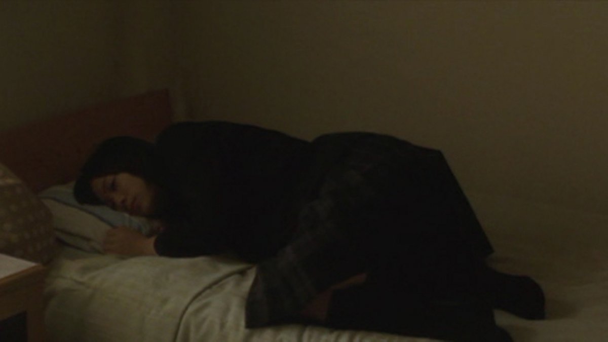 enclosedpain's tweet photo. ⠀
⠀⠀“living together, you may fail to notice things. in contrast, when you’re separated, you become more attentive.”

happy dining table (2007)
幸福な食卓
dir. takashi komatsu https://t.co/7bakx8uI1x