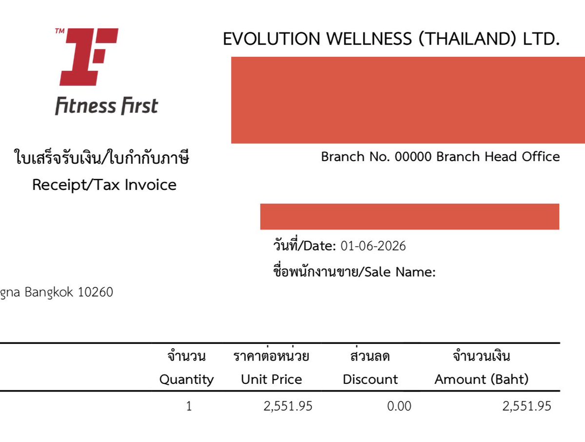 EarthDeFIRE's tweet photo. #Recapสั้นๆ: ของคุณ Kob

ลูกค้าอาจไม่ได้จำวันแรกที่สมัครสมาชิก แต่จะจำวันสุดท้าย...ที่บริษัทปฏิบัติต่อเขาเสมอ

เป็นสมาชิก Fitness First มาตั้งแต่ปี 2007 รวม 19 ปี

ตลอดระยะเวลา 19 ปี พี่จ่ายค่าสมาชิกตรงทุกเดือน ไม่เคยค้างชำระ ไม่เคยมีปัญหาอะไร และเป็นสมาชิกที่เรียกว่า Loyalty กับแบรนด์มาโดยตลอด

วันนี้พี่ตัดสินใจไปขอยกเลิกสมาชิก เพราะช่วงนี้แทบไม่ได้เข้าใช้บริการแล้ว

พนักงานแจ้งว่า
"ต้องแจ้งยกเลิกล่วงหน้า 1 เดือนนะคะ เดือนหน้าจะยังถูกตัดค่าสมาชิกอีก 1 รอบ และการยกเลิกจะมีผลสิ้นเดือนกรกฎาคมค่ะ"

พี่เข้าใจค่ะ นี่คือระเบียบของบริษัท
แต่พี่ก็ลองถามต่อว่า
"พี่เป็นสมาชิกมา 19 ปี จ่ายตรงมาตลอด ขอให้หัวหน้าพิจารณา waive ให้สักเดือนได้ไหม"

คำตอบที่ได้รับคือ
"ไม่ได้ค่ะ เป็นระเบียบ"

จบบทสนทนา

***

#ส่วนของผมส่วนตัวเลย:

+1 เหมือนกันครับบริบทของผมคือ ผมเป็นสมาชิก Fitness Platinum ประมาณ 10 กว่าปี จ่ายไป 300,000 กว่าบาท (เดือนละ 2,500 บาท++)

เมื่อประมาณ1ปี9เดือนที่แล้ว ผมเซ็นสัญญาไปสองปี แล้วว่าไม่ได้คิด จะย้ายบ้านไปไหน

คราวนี้พอดีผมต้องมีเหตุก็คือ แต่งงานแล้วต้อง ย้ายมาอยู่กับแฟน (ภรรยา) โซนชลบุรี ทำให้ก็ต้องขับรถไกลเกิน กว่าครึ่งชั่วโมง++ ถึงจะไปสาขาได้ ก็เปลืองน้ำมันอีก ยิ่งช่วงน้ำมันแพง จึงไม่สะดวกไปสาขาแล้ว 

ซึ่งสาขา & operator ก็จะยืนยันว่า จะฟาดผม+1 เดือนสุดท้าย ( เพราะไม่ได้แจ้งล่วงหน้า 30 วัน ) + 1,000 บาท ค่ายกเลิก ให้ได้แม้ว่าผมจะจ่ายไปกว่า 300,000 บาทกับเขาไปแล้ว

ผมก็คุยไปแล้วนะว่าถ้ามีโอกาสอนาคต ยังอยากกลับมาต่อ ก็อาจจะได้มาต่อได้นะครับ แต่เขาก็ยืนยันว่ามี สิทธิ์ในการยกเลิกได้แค่นี้

แต่ถ้าเลิกกันแบบนี้ผมก็ คือต้องยกเลิกบัตรเครดิตการ์ดสถานเดียวเลย ก็คือเหมือนไม่ให้เค้าตัดเงินผ่านบัตรเครดิตได้

ถ้าพูดก็พูดคือถ้าไม่มีอะไรมาถึงผม ผมก็คงไม่ได้ใช้แบรนด์นี้อีกตลอดชีวิตละครับ