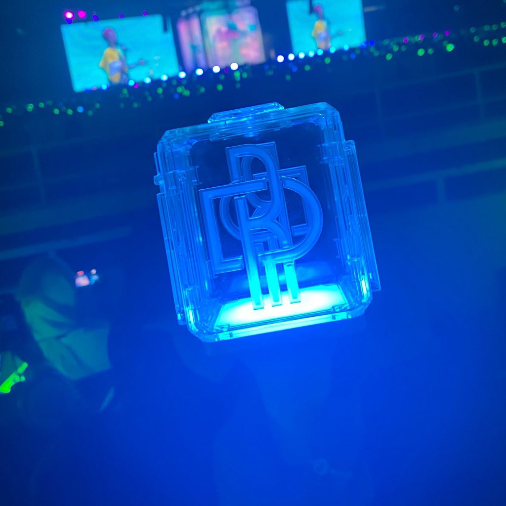 LJENO00_'s tweet photo. WTR | Want To Rent | Disewakan 

LS NCT V1 &amp; V2 FANMEETING JNJM DUALITY JAKARTA 

V1 90k (ada stickernya)
Day 1✅
Day 2✅

V2 100k
Day 1✅
Day 2✅

Buat TnC lengkapnya bisa dm aku~ https://t.co/mYl9v8zzO8