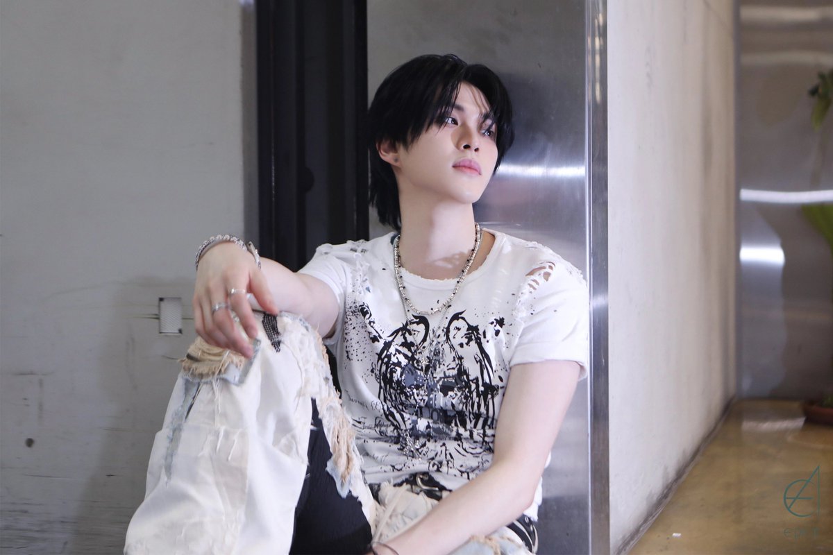 _Ciel0522's tweet photo. 언제 이렇게 컸지?? 너무 멋있다..🖤 https://t.co/WPrtgpibos