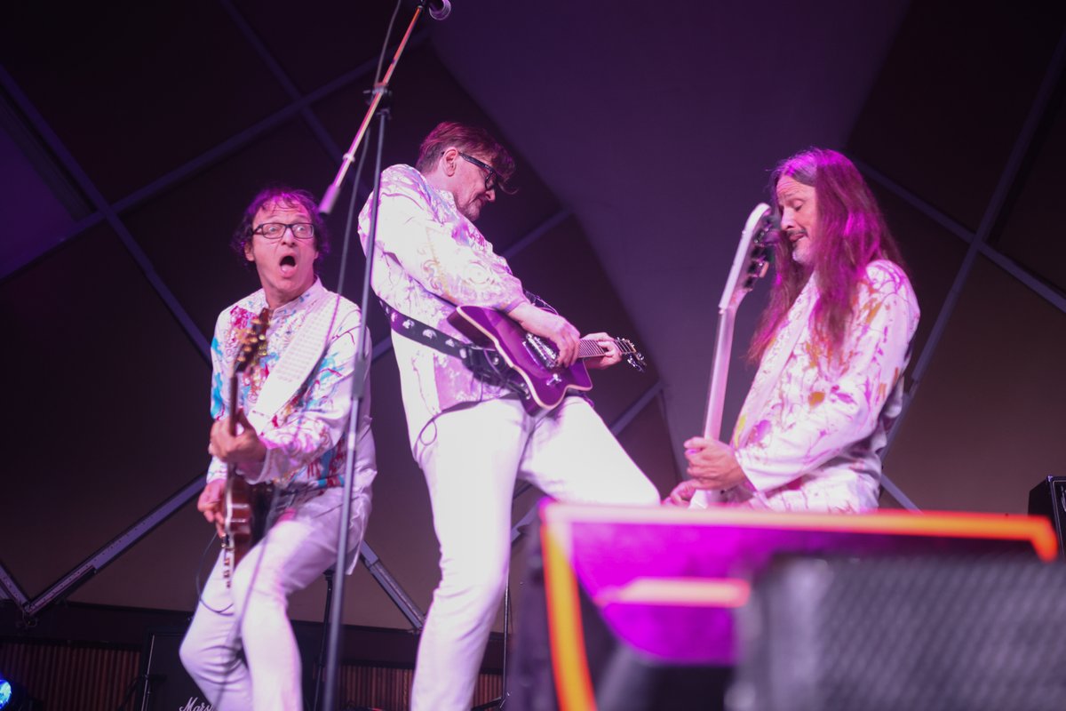 screamyell's tweet photo. Ao vivo: Com 30 anos de atraso, Redd Kross estreia em São Paulo com show antológico  

=> https://t.co/uuc2d6p0OJ 

Texto de Luiz Mazetto, fotos de @fernandoyokota https://t.co/0L1Cy0gU6J