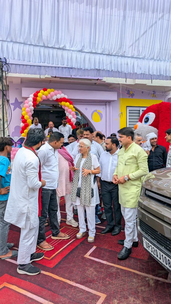 AnnuTandonUnnao's tweet photo. डॉ. आँचल वर्मा और डॉ. एस. के. वर्मा की एक और खूबसूरत और सराहनीय शुरुआत! आज 'Kidzee School' का उद्घाटन हुआ। मेरी तरफ से आप दोनों को ढेर सारी शुभकामनाएं!
​खुशी है कि उनके बेटे, अपने छोटू कियान ने भी इस नई यात्रा में अपना पूरा सहयोग और साथ दिया। बधाई! https://t.co/4jgPDOcg90