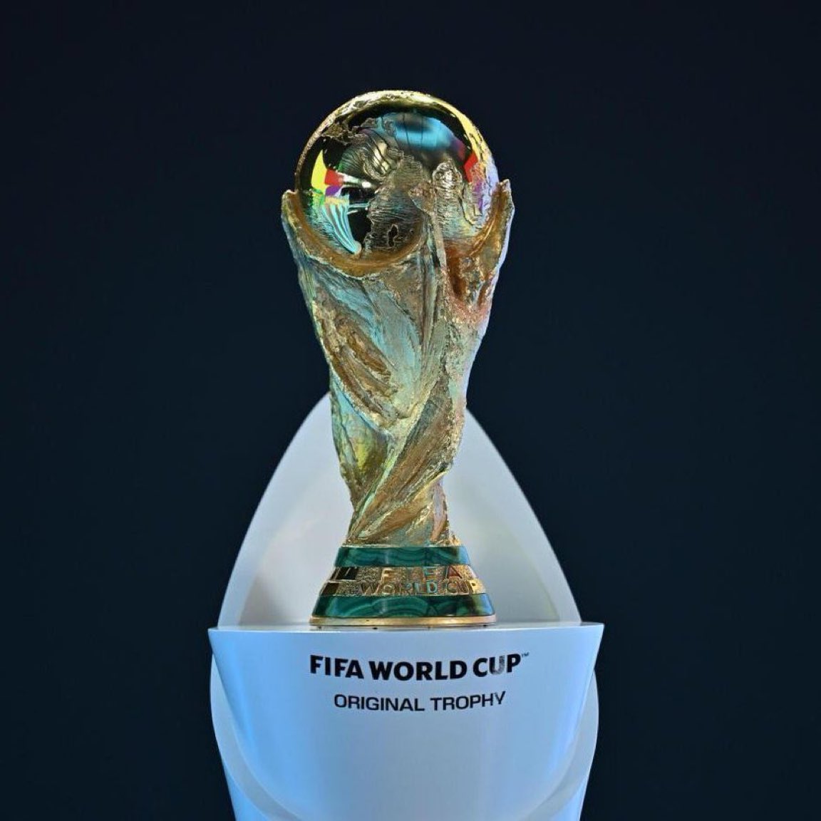 gokcekatuun's tweet photo. Dünya Kupası’ndan elenen bazı ülkelerde elenmelerin ardından yaşananlar:

— Uruguay: Özel uçuş iptal edildi her futbolcu kendi imkanıyla ülkesine döndü.

— Suudi Arabistan: Federasyon Başkanı istifa etti.

— Güney Kore: Teknik direktör istifa etti. Devlet Bakanı, olayın araştırılmasını istedi.

— İskoçya: Teknik direktör istifa etti.

— Çekya: Teknik direktör istifa etti. 

— Türkiye: Oyunculara villa ve 16.000.000 dolar verildi.