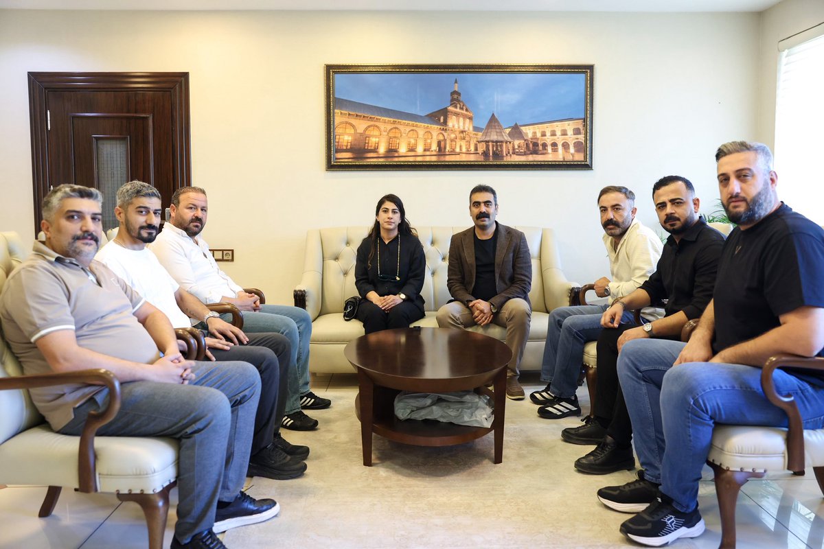 ultramed21's tweet photo. Amedspor UltrAmed Grubu olarak,  Amed Büyükşehir Belediyesi eş başkanlığı ile bir ziyaret gerçekleştirdik. 

Amedsporumuzun, şehrin ve güncel süreçle ilgili bilgi alışverişinde bulunup; fikir ve düşüncelerimizi paylaştık. 

Halkın Sesi; UltrAmed https://t.co/F1LKRHvF2r