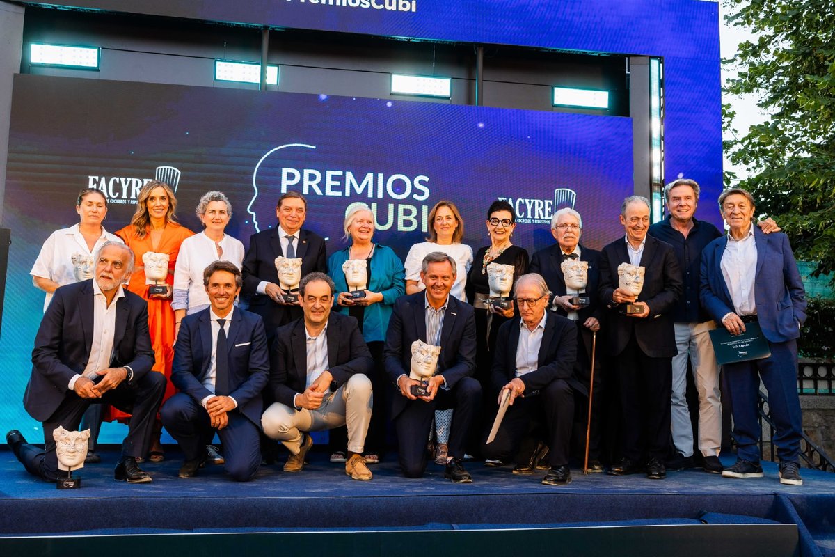 Mercasa_mercas's tweet photo. 🏆Recibimos el #PremioCubí2026 al Apoyo a la Gastronomía, de @FACYRE Un reconocimiento a la labor de #Mercasa en la gestión y coordinación de la Red de Mercas, pieza clave de la cadena alimentaria española🥩🍅🦐

Recogido por nuestro presidente, @jose_minones, en la X Edición
1/2 https://t.co/f5OJTdvw8Y