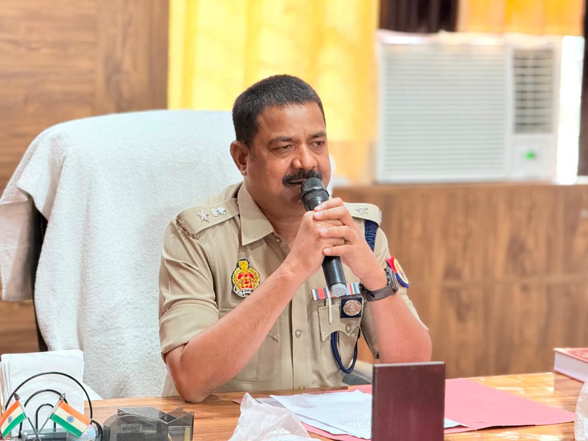 co44pacup's tweet photo. आज 30.06.26 को 44वीं वाहिनी पीएसी, मेरठ में अधिवर्षता आयु पूर्ण कर सेवानिवृत हो रहे निम्न कार्मिकों का विदाई समारोह का आयोजन किया गया-
1.पीसी 840630939 श्री सीताराम शर्मा
2.पीसी 850700020श्री जसवीर सिंह 
3.कुक 930740197श्रीमती जयवती देवी 
4.चीफ फार्मेशिस्ट श्री जितेंद्र कुमार https://t.co/cJC4OV2oqr