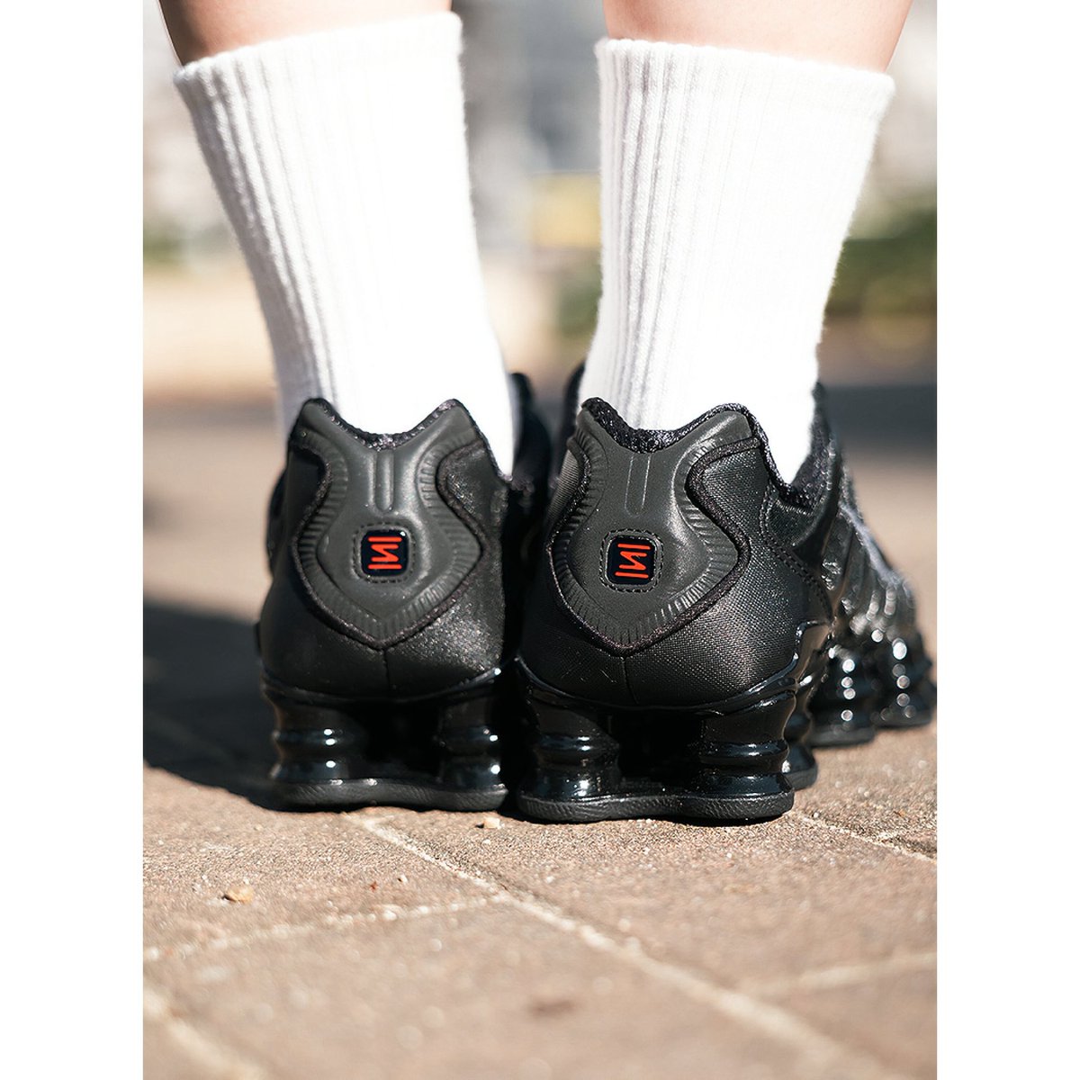 otoku_tokuchan's tweet photo. 【NIKEのゴツゴツ感が最強🔥】
W SHOX TL “Black & Max Orange”
柱みたいなソールの存在感がバグってる。
▶︎【PR】楽天でチェック👇
🔗 https://t.co/2uoOHmWlyI
#NIKE #ショックス #WShoxTL #厚底スニーカー #ハイテクスニーカー #海外っぽコーデ https://t.co/iBvd3ibX9g