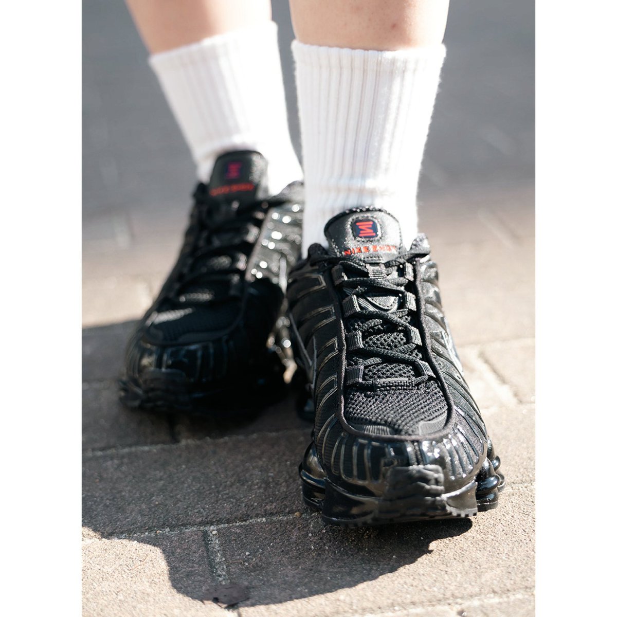 otoku_tokuchan's tweet photo. 【NIKEのゴツゴツ感が最強🔥】
W SHOX TL “Black & Max Orange”
柱みたいなソールの存在感がバグってる。
▶︎【PR】楽天でチェック👇
🔗 https://t.co/2uoOHmWlyI
#NIKE #ショックス #WShoxTL #厚底スニーカー #ハイテクスニーカー #海外っぽコーデ https://t.co/iBvd3ibX9g