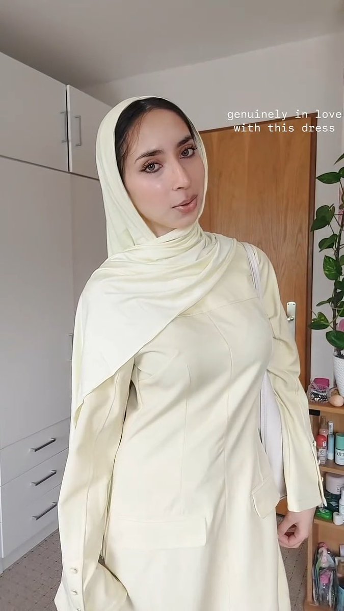teaspoonoftears's tweet photo. stunning #hijabi https://t.co/Bmw1Mmio6R