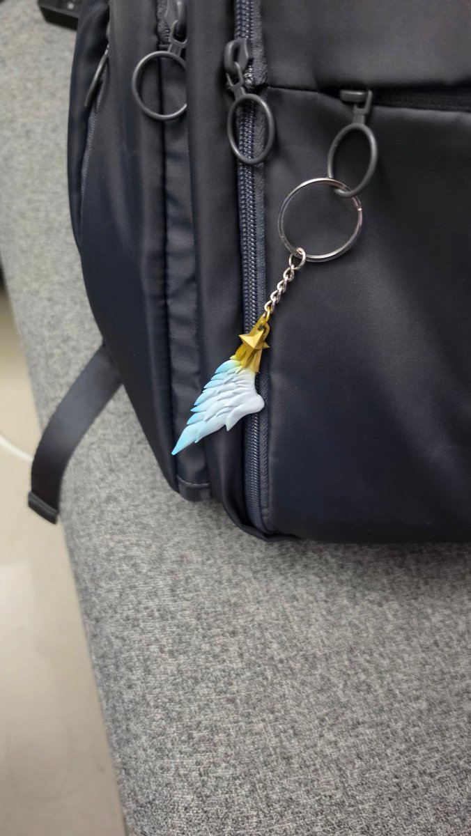 e19891229's tweet photo. まだ試作段階ですが、今日はかなたんとラプちゃんの歌ってみた公開に合わせて、少しだけお披露目します✨
来年のEXPOで配布できたらいいなと思っていますが、皆さん興味ありますか？
3Dプリントして、一つひとつ手作業で塗装するので、かなり大変な作業なんです
#かなたーと 
#天界学園ものづくり部 https://t.co/HYZHBctW71