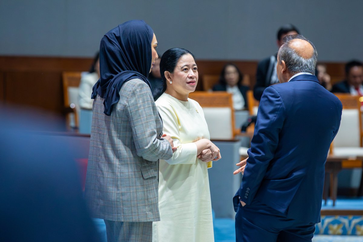 puanmaharani_ri's tweet photo. Menerima Laporan Hasil Pemeriksaan Keuangan Pemerintah Pusat 2025 oleh BPK RI pada Rapat Paripurna DPR RI hari ini, yang meraih Opini Wajar Tanpa Pengecualian (WTP).
Agenda lainnya pengesahan 7 Calon Anggota Komisi Informasi Pusat (KIP) 2026-2030 dan persetujuan naturalisasi 2 pesepakbola keturunan Indonesia, Luke Vickery dan Mitchell Bakerβ¦ π
#puanmaharani