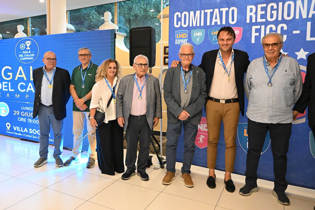 LndCampania's tweet photo. Il Calcio Camminato ci ha fatto divertire e condividere la nostra passione a tutte le età ✨

Al Galà del Calcio Campano il Presidente CR Campania FIGC LND Carmine @_Zigarelli ha premiato gli straordinari protagonisti di questa bellissima esperienza🎖️ 

#UnitiDallaStessaPassione https://t.co/mpc0qnKBd4