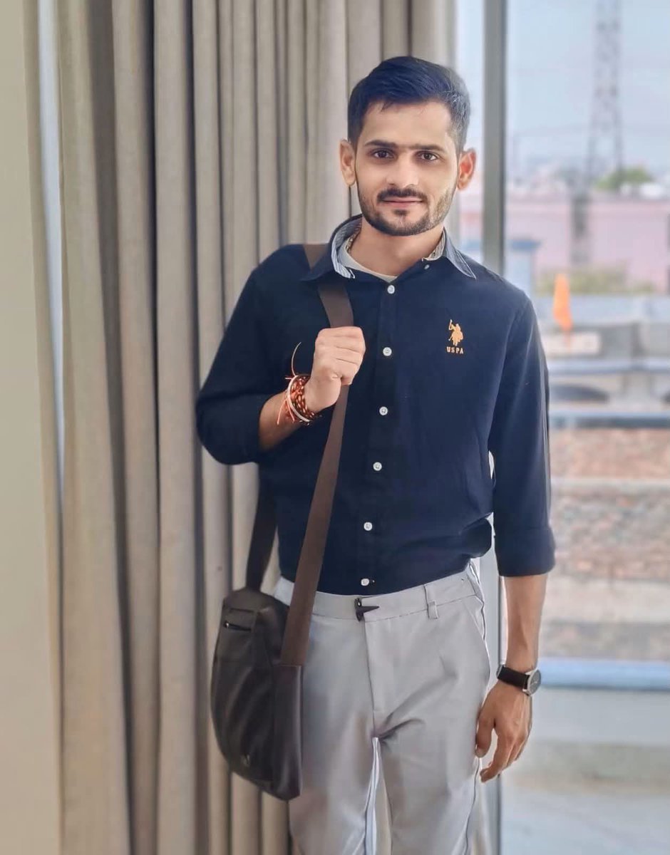 DeepakSharmaJPR's tweet photo. युवा इतिहासकार एवं लिखारी लोकेंद्र जी को जन्मदिवस की मंगलकामनाएँ।इतिहास के प्रति आपकी रुचि व ज्ञान आने वाली पीढ़ियों के लिए प्रेरणास्रोत बनता रहे आप ज्ञान,विचार से पत्रकारिता क्षेत्र में नई ऊँचाइयाँ प्राप्त करें तथा आपका जीवन यश, सम्मान और प्रेरणा से परिपूर्ण रहे।@crosschat_wala https://t.co/GtDPa6YfWO