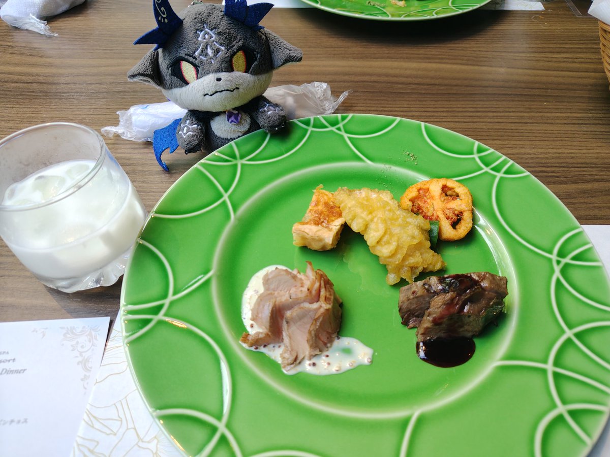 kyara_watch's tweet photo. ちなみに夕食はこんな感じ
お酒は全て飲み放題でした
#でびぬい撮り https://t.co/9vLVClZaQU