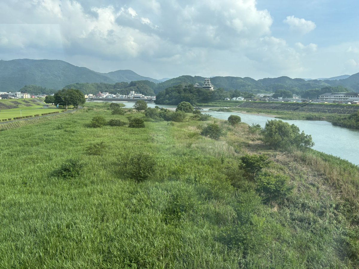 TohokuLineDelay's tweet photo. 伊予大洲に到着
大杉城🏯 https://t.co/xntqzcLZhh