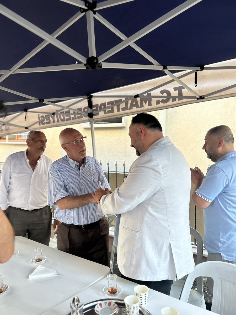Behadir's tweet photo. Zümrütevler Mahallemizden Bağatur ailesinin taziyesine katılarak başsağlığı dileklerimizi ilettik. Merhuma Allah’tan rahmet, ailesine ve yakınlarına sabır diliyorum. https://t.co/nw7coT5oqC