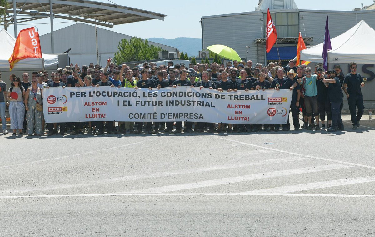 FICCOOCat's tweet photo. @ccoocatalunya @Industria_CCOO @ccoo_vocc_catc @ccooalstom @CCOOIndvocccatc @krys26krys @annanunezv @Victorieta1 @IvAn_Rv76 @RuedaJruedaM @NEREIDACCOO @MCanteroSanchez ✊La plantilla d'Alstom està en lluita pel seu conveni‼️

Avui han fet una VAGA de 4 hores i al mes de juliol han convocat diverses jornades de VAGA de 6 hores, que arrencaran el dia 8 de juliol.

Un missatge clar a la direcció d'Alstom: 
PROU XANTATGES I MÉS NEGOCIACIÓ REAL JA‼️ https://t.co/5DpLRFZCdU