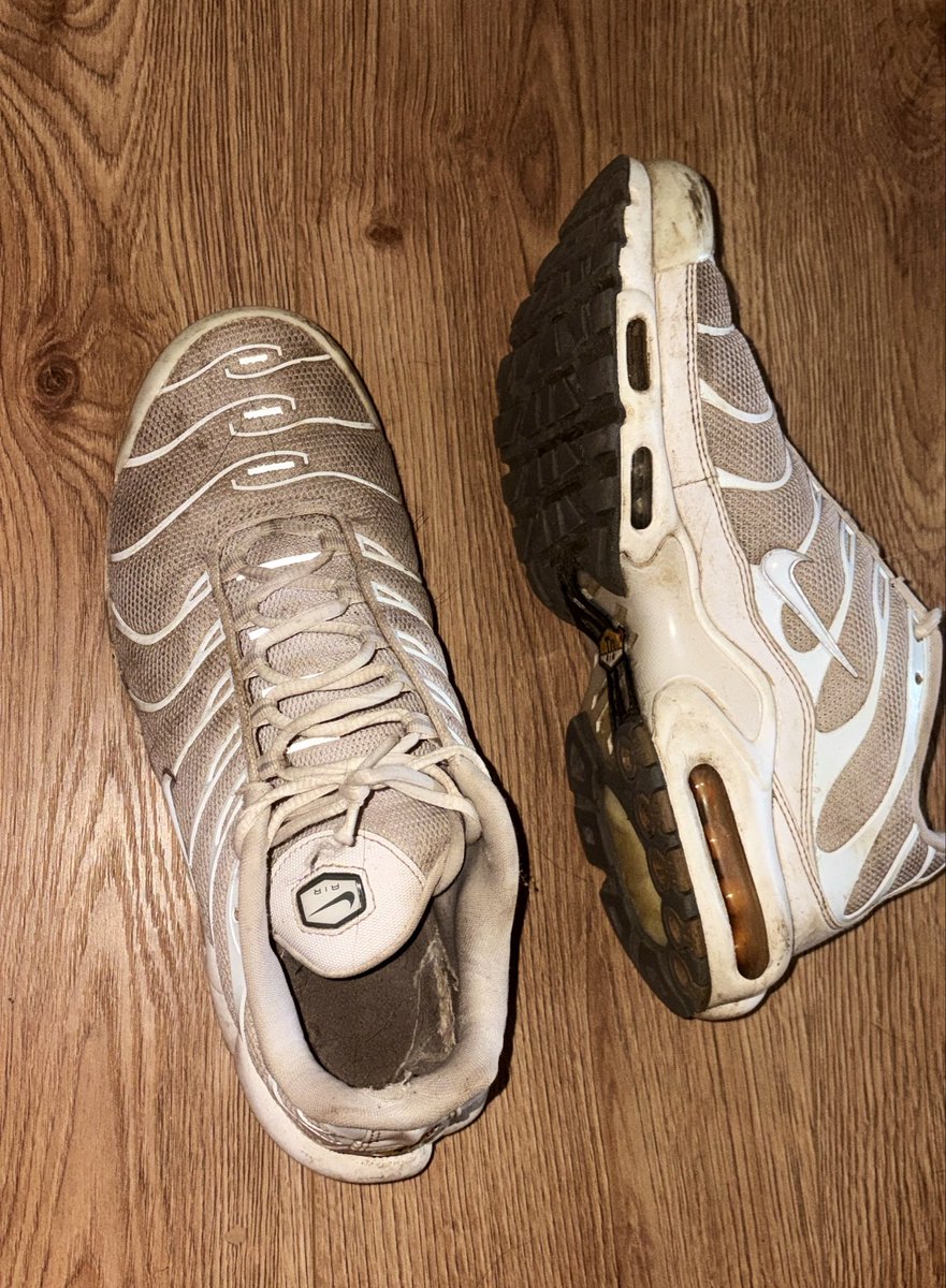 baraba89's tweet photo. Need a dedicated tongue slave for these sneakers https://t.co/SdVU3ZqJdH