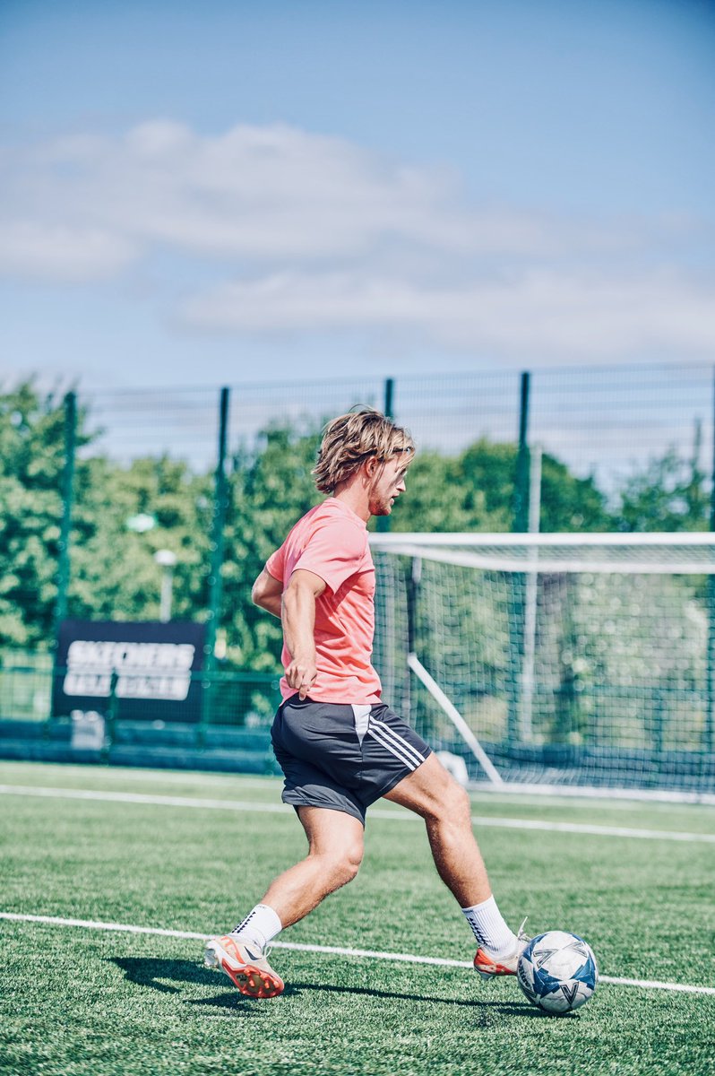 Luke_Jonesy97's tweet photo. week seven in full flow. #Okonkwo #Abankwah #Gray #Assombalonga #Ewing 🔋 #lj121 ⚡️ https://t.co/r48PaUn122