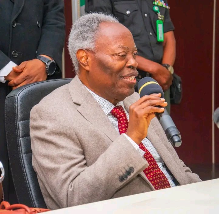BenuePatriotic9's tweet photo. KUMUYI ARRIVES BENUE, COMMENDS ALIA'S LEADERSHIP
Pst Kumuyi on Tue. arrived in Benue for the Global Crusade, praising Gov Alia's leadership and expressing optimism that the crusade will foster peace, healing, moral renewal &amp; hope. The programme will continue in Gboko &amp; Otukpo https://t.co/DVfBBrd1eh