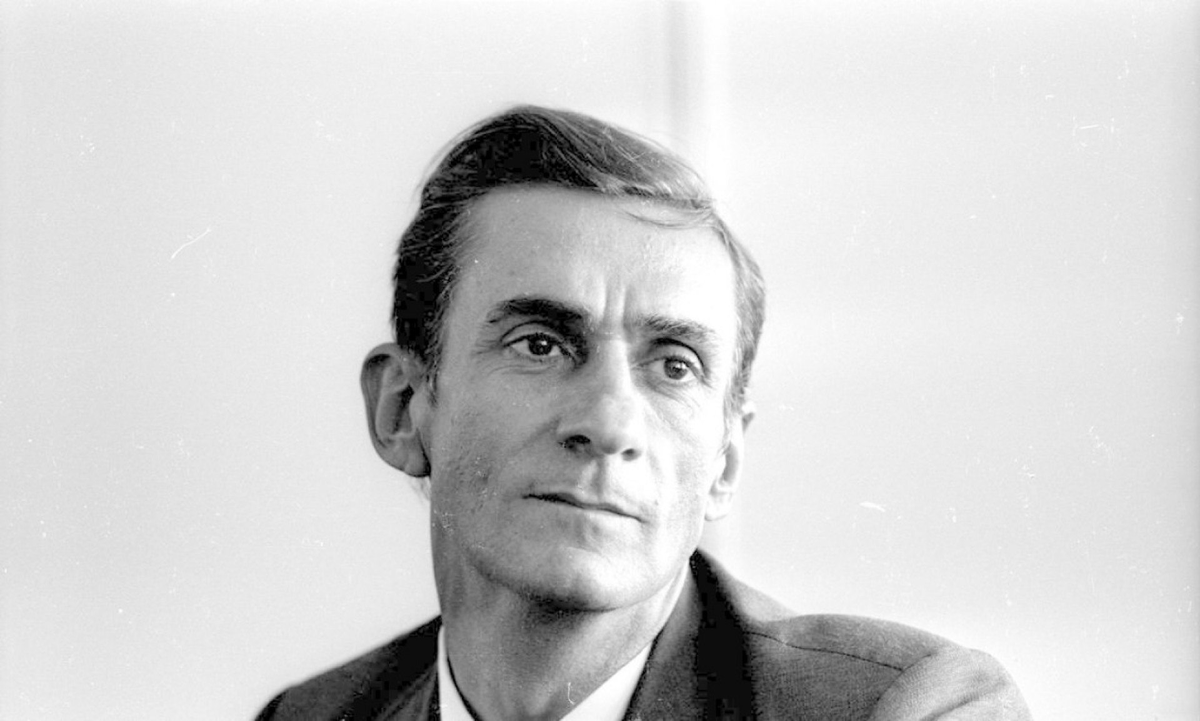 jotazzzzi's tweet photo. No Brasil não há partidos, há 3 classes: patronato, patriciado e o povo, definição do Suassuna.

"A primeira é o patronato de banqueiros, comerciantes, industriais, empresários da comunicação e, mais poderosos do que todos eles, gerentes, testas-de-ferro e ideólogos (...) (1/7) https://t.co/b6umDWnDSj