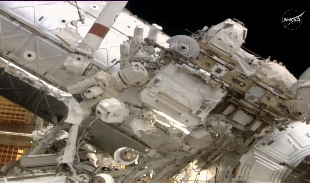 spaceleclerc's tweet photo. @csa_asc astronaut Jenni Gibbons 
is CAPCOM on today’s @Space_Station EVA to replace a joint on Canadarm2. From CAPCOM on @astro_jeremy Artemis II mission to ISS repairs, CSA’s astronaut corps continue to prove their value. @Astro_Jenni @NASA @Astro_Jessica @Astro_ChrisW https://t.co/12TC7J8GlV