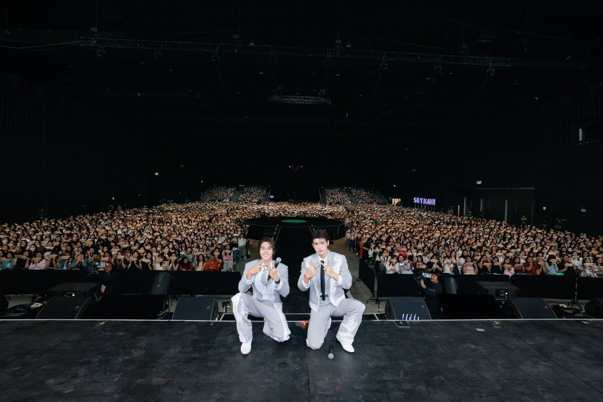 AtpGunnn's tweet photo. Dari HSF final ep fanmeet sampai WU destiny fan party.

Bangga banget sama kalian. Makasih buat plamor/my cloudy/kotae yang setia nemenin skynani sampe detik ini. Kita gas lagi yuk!!! AAA dan project2 lain menanti 😎

#WUTheSeriesFinalEP
#SkyNani #สกายนานิ https://t.co/qTObmDhUcE