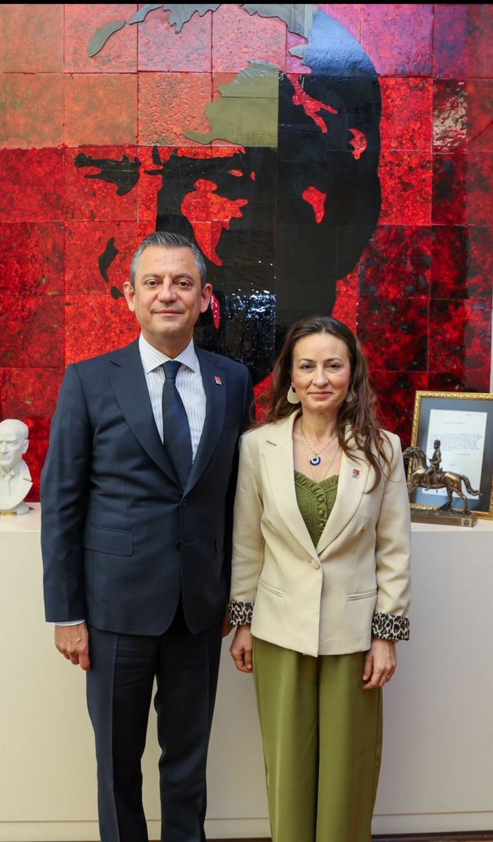 cumhuriyetgzt1's tweet photo. Görevden alınan CHP Manisa İl Başkanı'ndan ilk açıklama: ‘Bizi gönderecek tek irade delegelerimizdir’
https://t.co/MmoQG5xpbb https://t.co/92fR8FaQVw