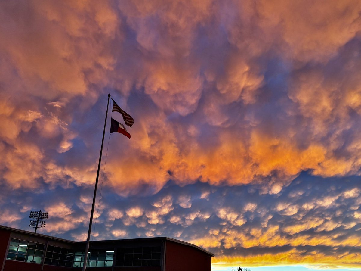 getcapbusted's tweet photo. @rabbit_stew_ Truly a legendary sunset https://t.co/ipI3ugXMbv