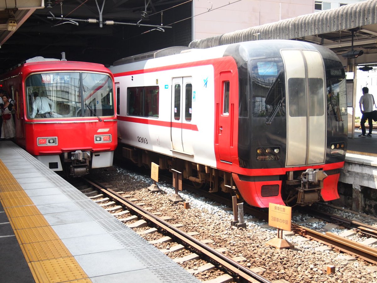 Meishiko565oshi's tweet photo. 【#名鉄】
特急 河和/3701F(全一)
特急 岐阜/2203F(一特) https://t.co/Qjbh80wg06