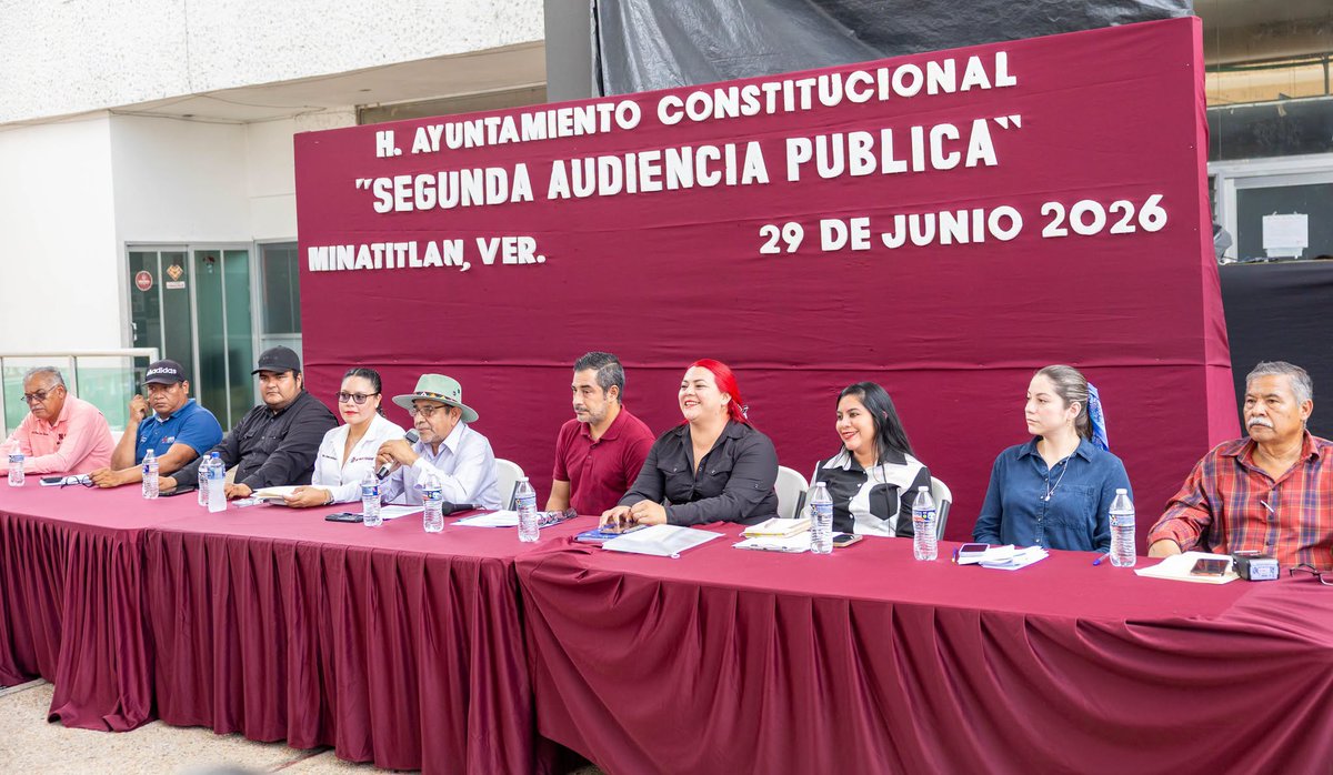 gobminatitlan's tweet photo. Bajo la premisa de mantener un gobierno cercano, el alcalde Guillermo Reyes Espronceda encabezó la Segunda Audiencia Pública, donde escucho de cerca las necesidades y propuestas de los habitantes sobre los servicios públicos municipales. 

#UnidadPorElBienDeTodos #Minatitlán https://t.co/6pui43hlXF
