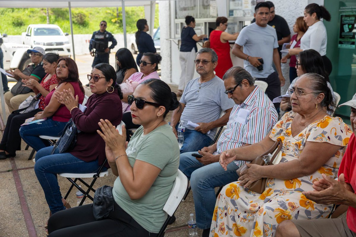 gobminatitlan's tweet photo. Bajo la premisa de mantener un gobierno cercano, el alcalde Guillermo Reyes Espronceda encabezó la Segunda Audiencia Pública, donde escucho de cerca las necesidades y propuestas de los habitantes sobre los servicios públicos municipales. 

#UnidadPorElBienDeTodos #Minatitlán https://t.co/6pui43hlXF
