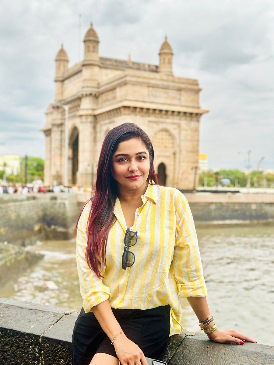 sayantani8's tweet photo. Last Sunday at the Gateway of India. 🇮🇳
Where the sea meets stories, and the city never stops dreaming.
Mumbai, you have my heart. Again. 💛🧿
#GatewayOfIndia #MumbaiDiaries #SundayMood #sundayevening #sundaylife https://t.co/vyBfQv2qTS