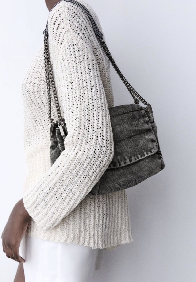 chubbi2hand's tweet photo. ZARA-Rock flap denim bag รุ่นยีนส์หายากก ใครทันเอฟเลย ผ้ายีนส์หนาๆ แต่งเฟดเท่ๆ รองบ่าเดิม สายโซ่สวยไม่มีสนิม แม่เหล็กแน่น ป้ายซาแท็กครบ
💔ตำหนิ: -

🧳 650฿ | ค่าส่ง49฿

#ส่งต่อกระเป๋า #กระเป๋ามือสอง #ส่งต่อกระเป๋ามือ2 #พรีเกาหลี #โล๊ะตู้ #กระเป๋ามือสองสภาพดี #ส่งต่อเสื้อผ้ามือสอง https://t.co/xK6xGY9hxq