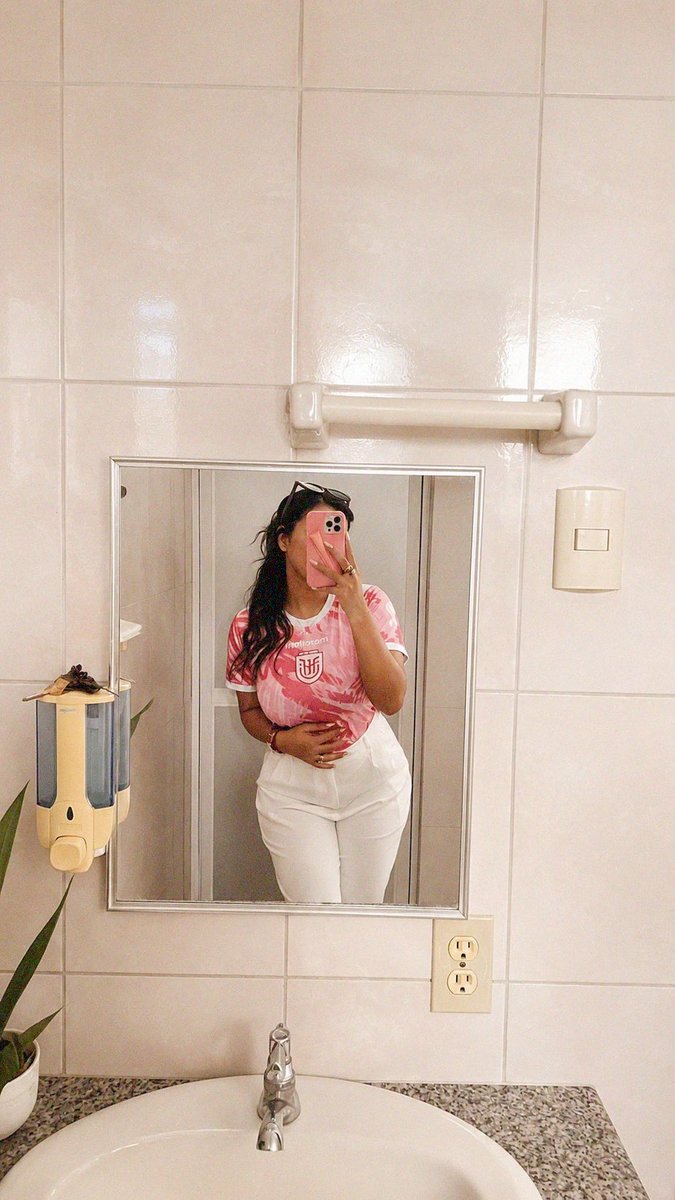 NairobiNegrete's tweet photo. Ecuador 🇪🇨 🌸🧠💕#mundialdefútbol2026 https://t.co/vIkeO5xw9F