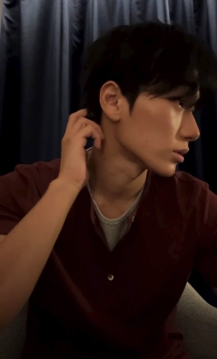 wxoosan's tweet photo. can someone bite his nose for me??? https://t.co/7opwVZUYvF
