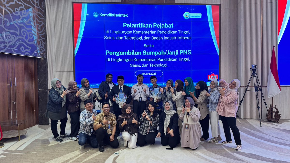 aimorningstar's tweet photo. finally menjadi warga tetap gedung diktisaintek senayan😋 https://t.co/FkG4aKM5As