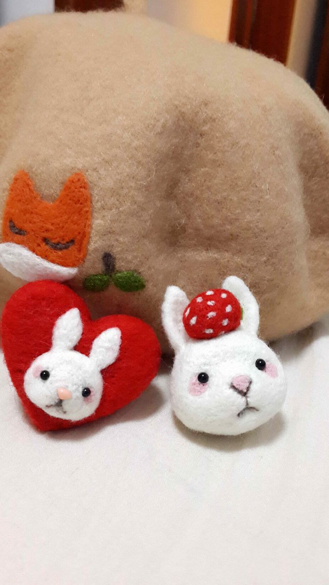 FrancescaPioggi's tweet photo. Just finished this cute wool felt bunny keychain—hand-cut, sewn, and stuffed with love! The perfect tiny handmade gift for my bestie https://t.co/XbLl0CoGiG